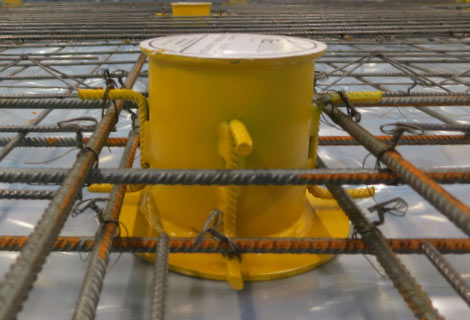 Kelluva lattia teräsjousivaimentimilla